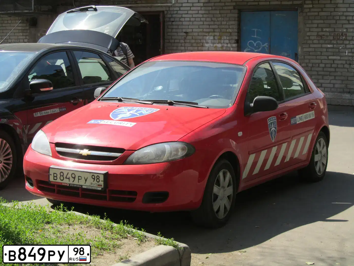 Фото автомобиля CHEVROLET LACETTI, 2007 — госномер Е403СМ60. Цвет: Красный