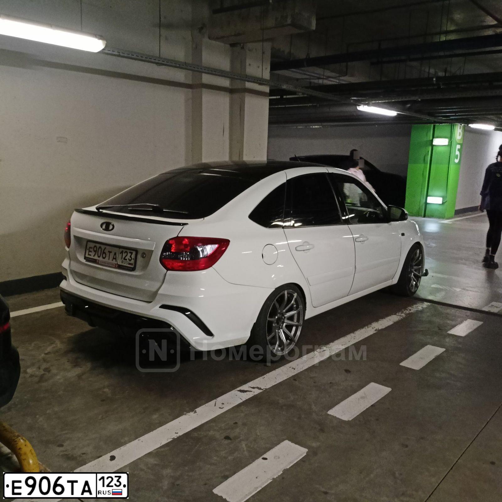 Фото автомобиля LADA 2191 GRANTA, 2017 — госномер Е906ТА123. Цвет: БЕЛЫЙ