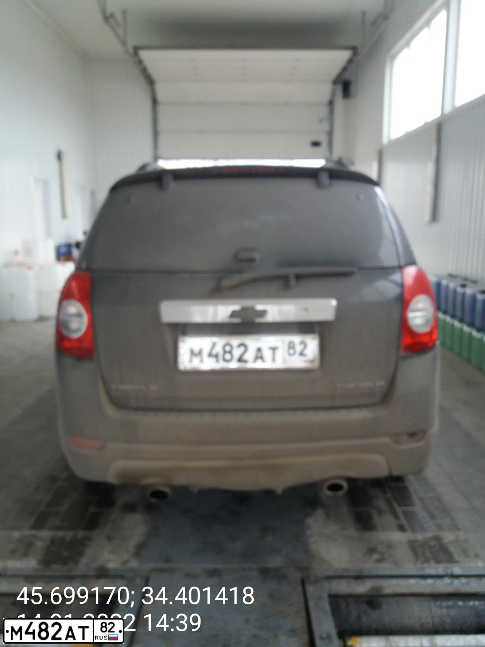 Фото автомобиля CHEVROLET CAPTIVA, 2008 — госномер М482АТ82. Цвет: ЧЕРНЫЙ