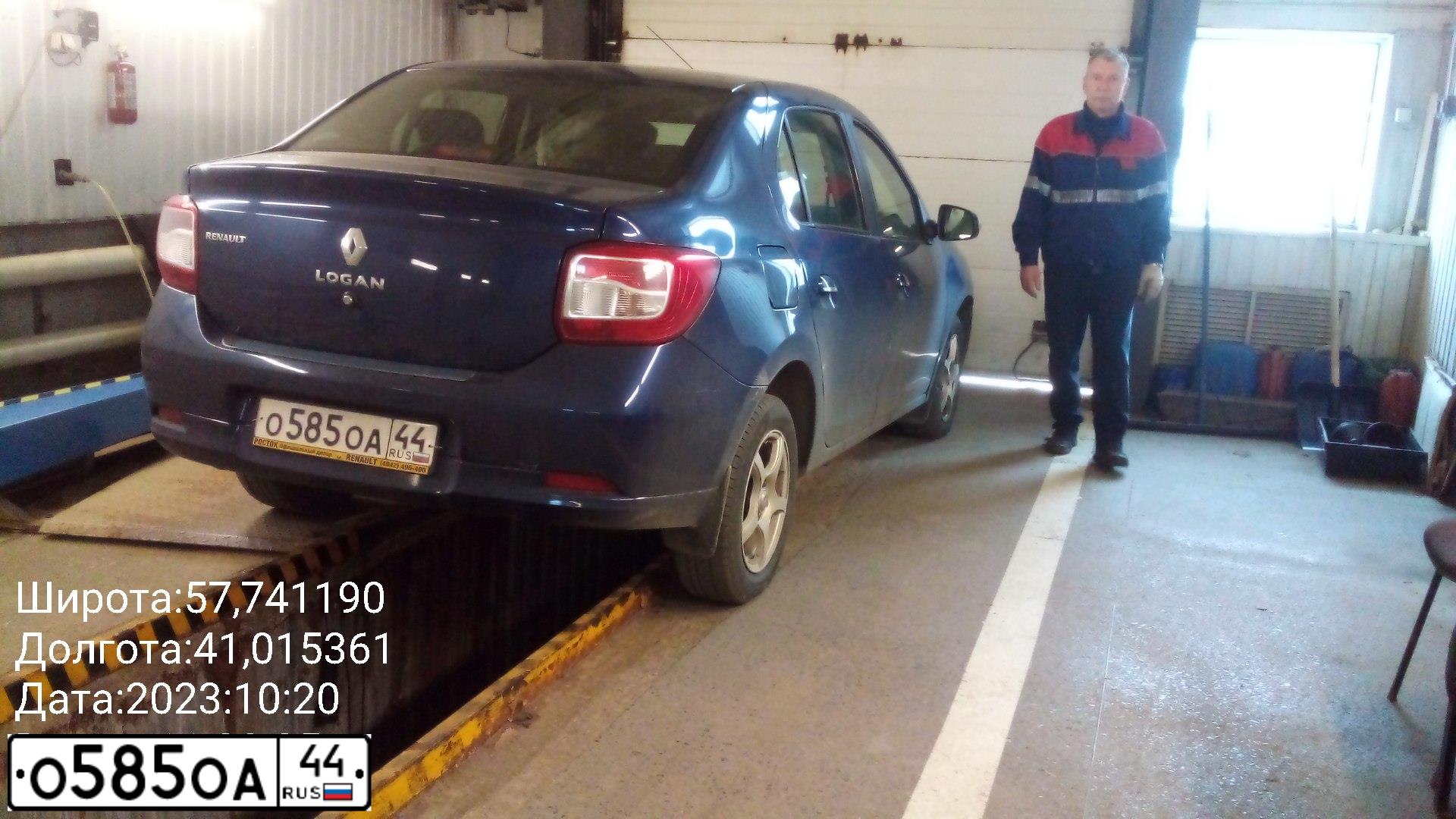 Фото автомобиля RENAULT LOGAN, 2014 — госномер О585ОА44. Цвет: СИНИЙ