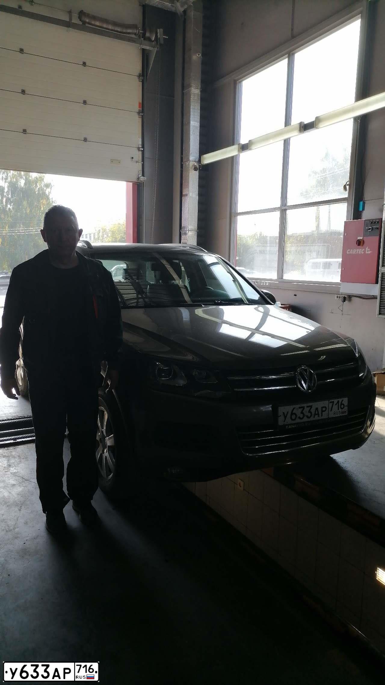 Фото автомобиля VOLKSWAGEN TOUAREG, 2012 — госномер У633АР716. Цвет: КОРИЧНЕВЫЙ