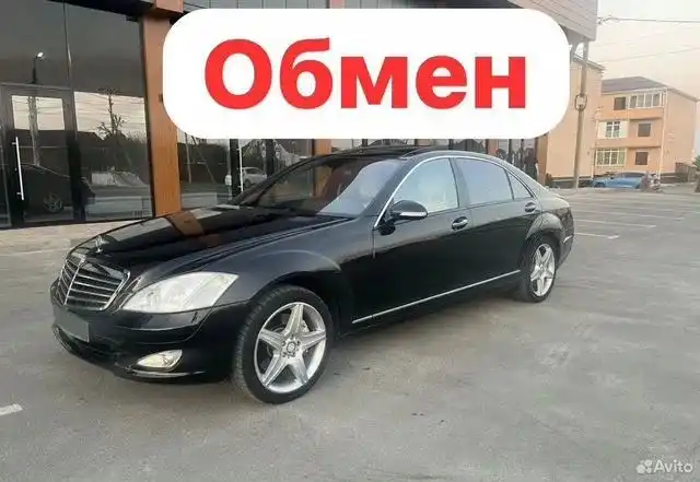Фото автомобиля MERCEDES S-KLASSE, 2008 — госномер В132ЕЕ92. Цвет: ЧЕРНЫЙ