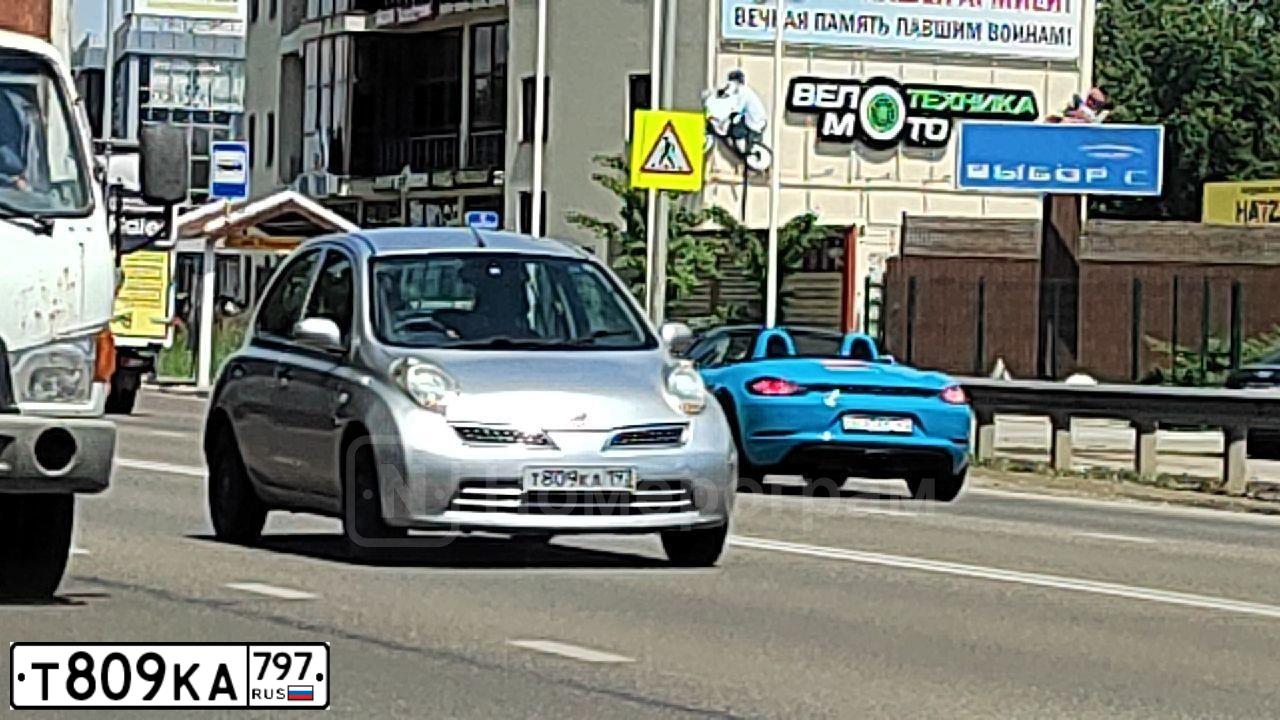 Фото автомобиля KIA CARNIVAL, 2008 — госномер Р338ЕУ199. Цвет: Серый