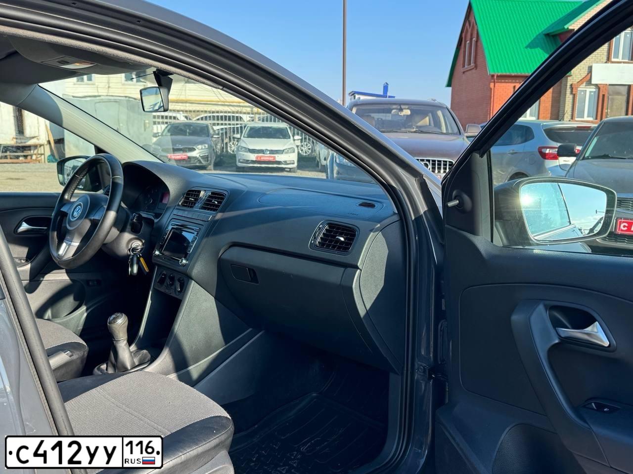 Фото автомобиля VOLKSWAGEN POLO, 2013 — госномер Р772НК716. Цвет: СЕРЫЙ