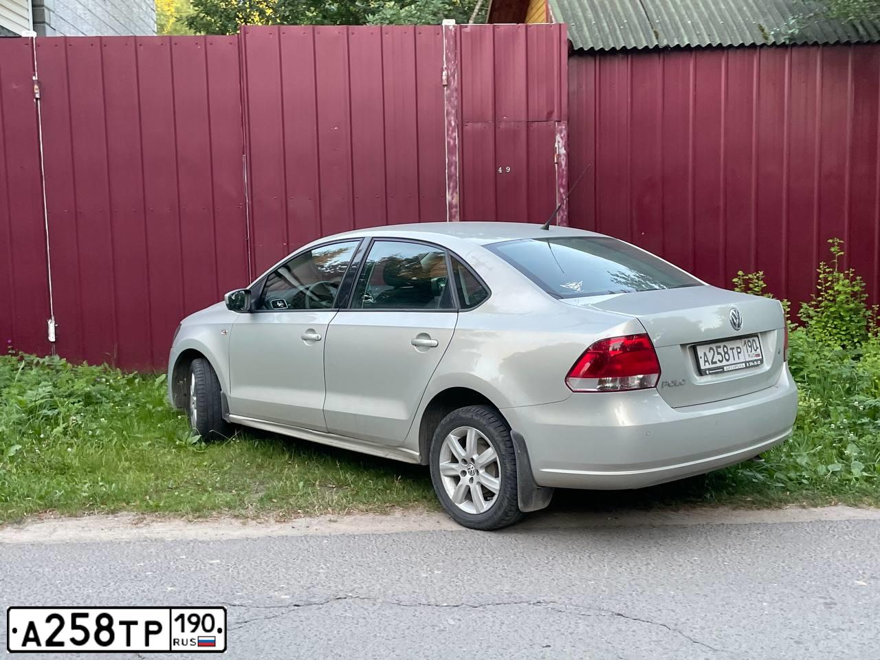 Фото автомобиля VOLKSWAGEN POLO, 2012 — госномер А829ВВ180. Цвет: БЕЖЕВЫЙ СВЕТЛЫЙ