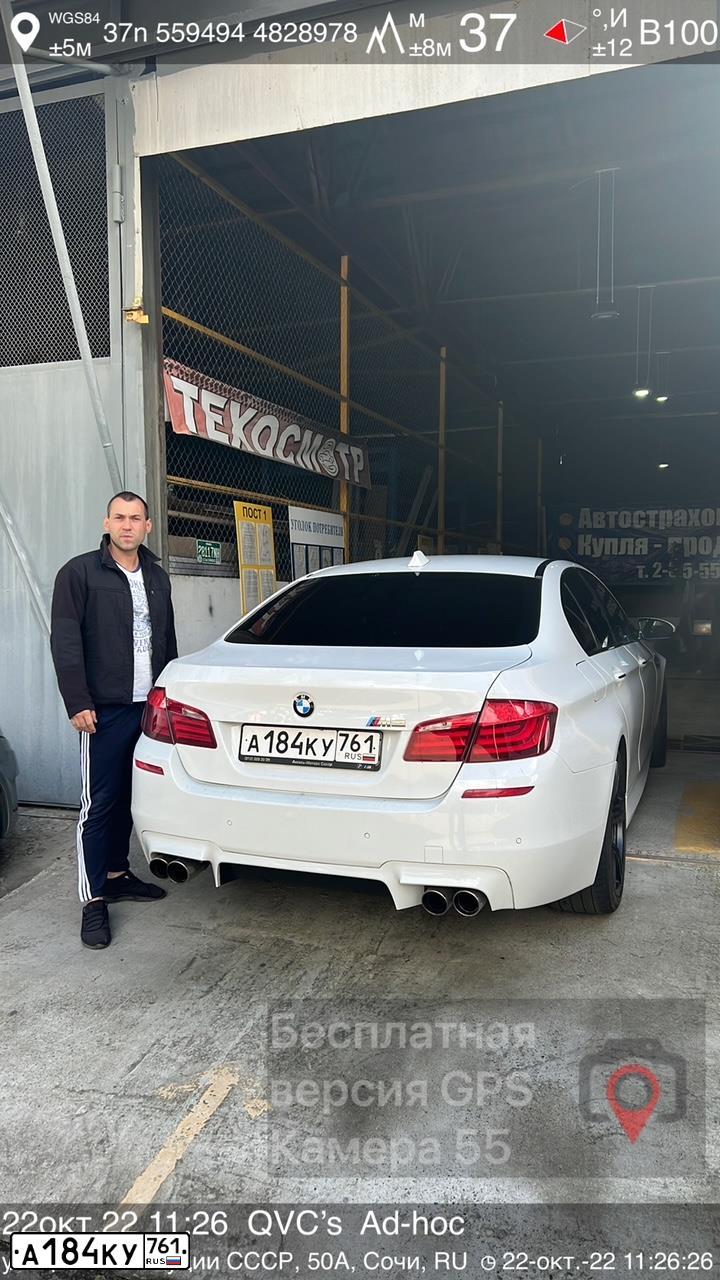 Фото автомобиля BMW M5, 2012 — госномер М979КА193. Цвет: Белый
