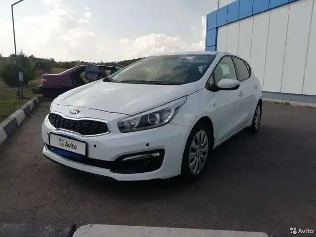 Фото автомобиля КИА JD(CEE`D), 2018 — госномер С762ХК27. Цвет: Белый