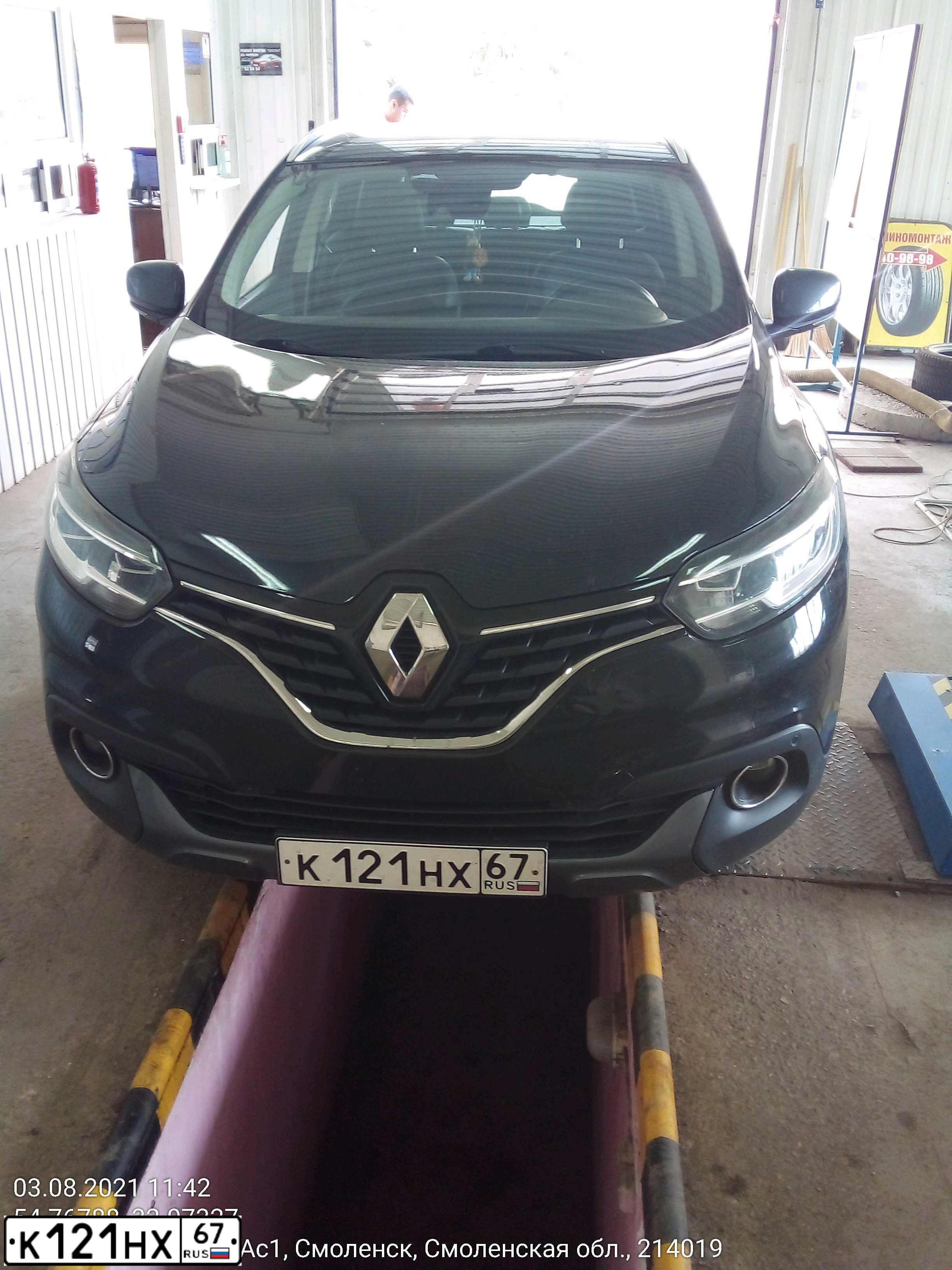 Фото автомобиля RENAULT KADJAR, 2015 — госномер В216ХУ60. Цвет: ЧЕРНЫЙ