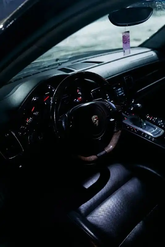 Фото автомобиля PORSCHE PANAMERA, 2010 — госномер Р164МР64. Цвет: ЧЕРНЫЙ