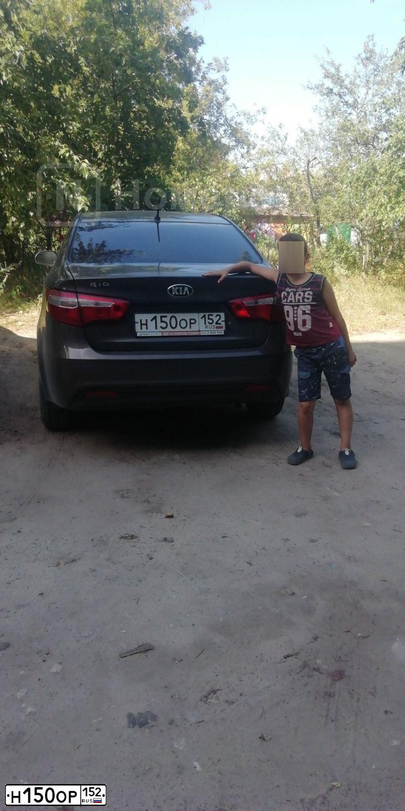 Фото автомобиля KIA RIO, 2014 — госномер Н150ОР152. Цвет: КОРИЧНЕВЫЙ