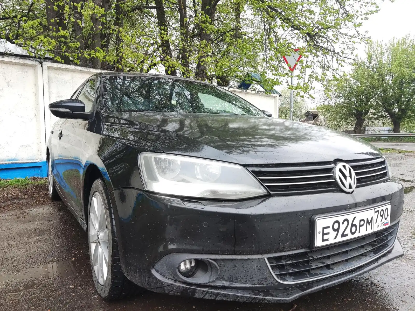 Фото автомобиля VOLKSWAGEN JETTA, 2011 — госномер Е926РМ790. Цвет: ЧЕРНЫЙ