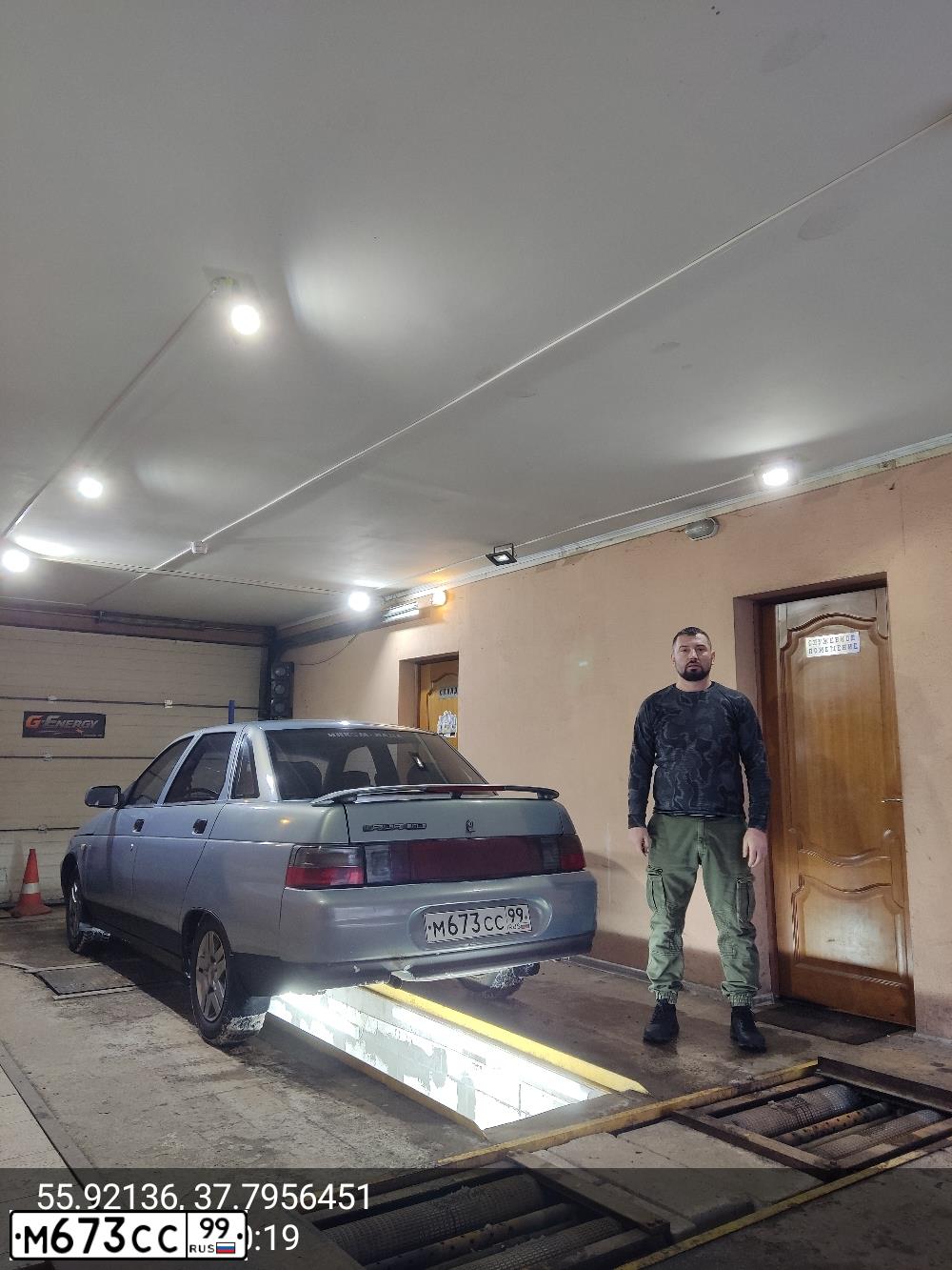 Фото автомобиля LADA 2110, 2001 — госномер Е131ХУ790. Цвет: Серый