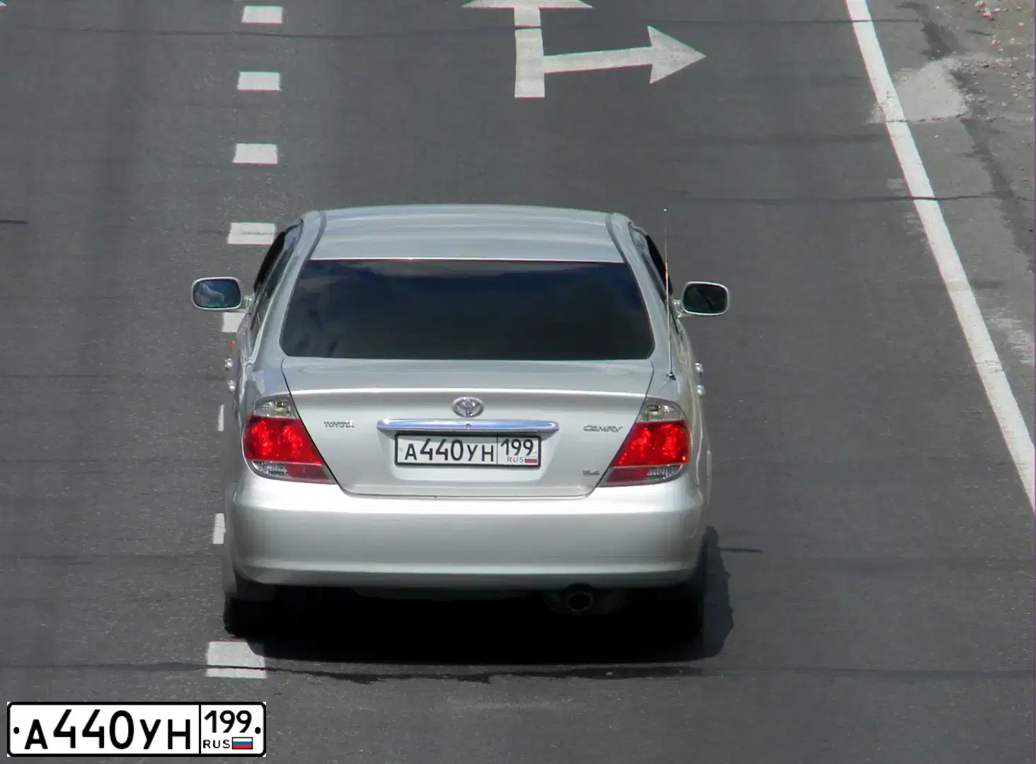 Фото автомобиля TOYOTA CAMRY, 2005 — госномер А440УН199. Цвет: СЕРЫЙ МЕТАЛЛИК