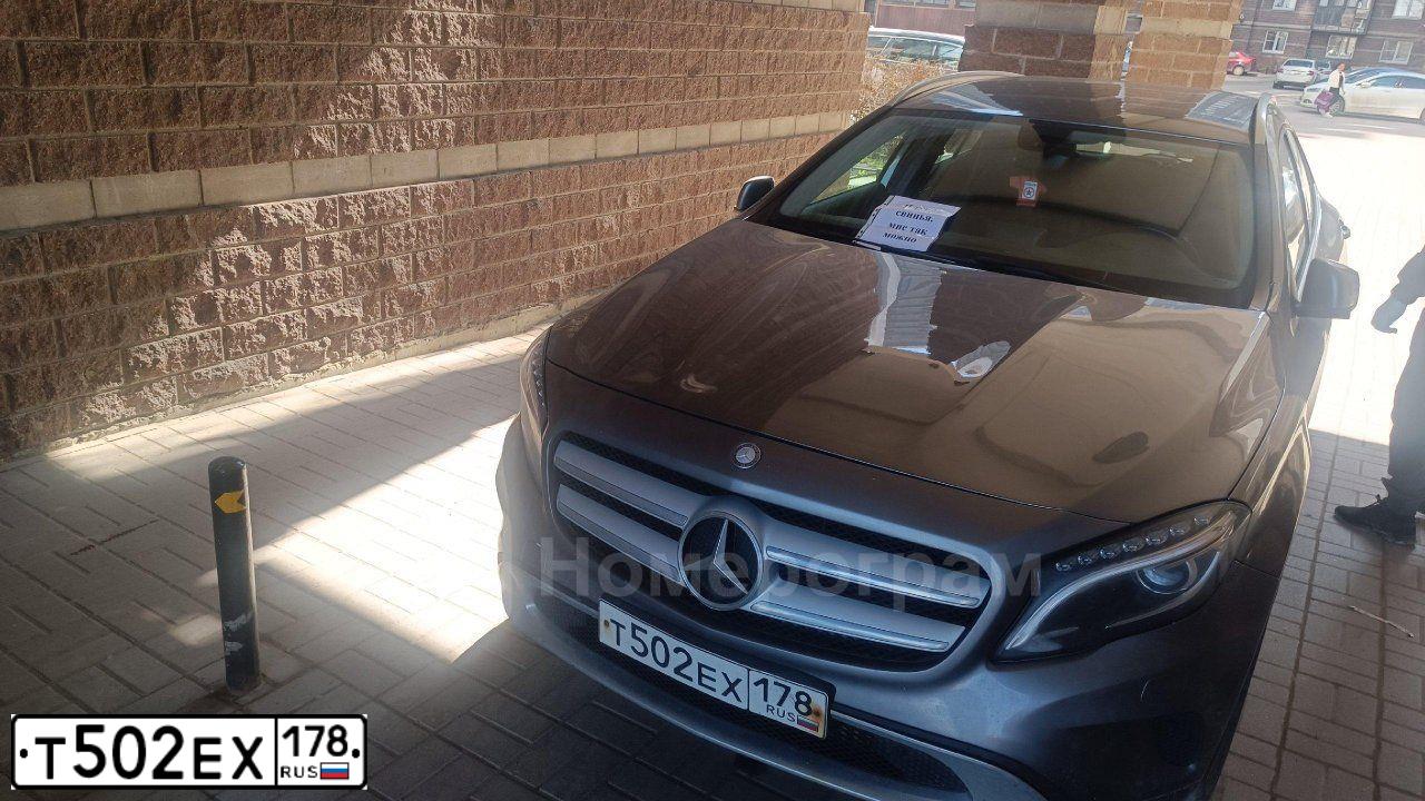 Фото автомобиля MERCEDES GLA-KLASSE, 2015 — госномер Т502ЕХ178. Цвет: СЕРЫЙ