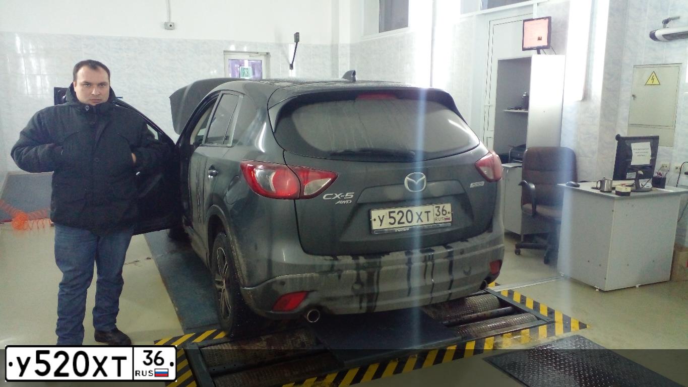 Фото автомобиля MAZDA CX-5, 2014 — госномер У520ХТ36. Цвет: СЕРЫЙ