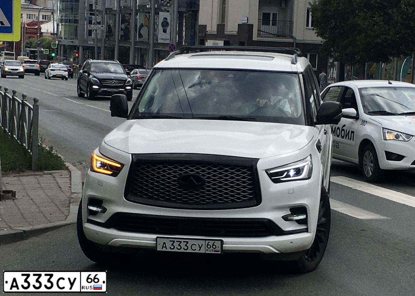 Фото автомобиля INFINITI QX80 /QX56/, 2019 — госномер А333СУ66. Цвет: Белый