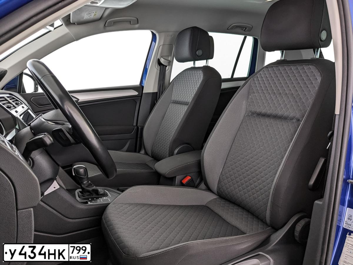 Фото автомобиля VOLKSWAGEN TIGUAN, 2019. Цвет: ЯРКО-СИНИЙ