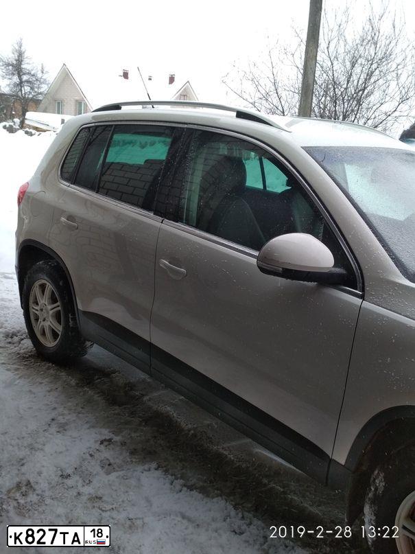 Фото автомобиля VOLKSWAGEN TIGUAN, 2008 — госномер Е334ОС702. Цвет: Белый
