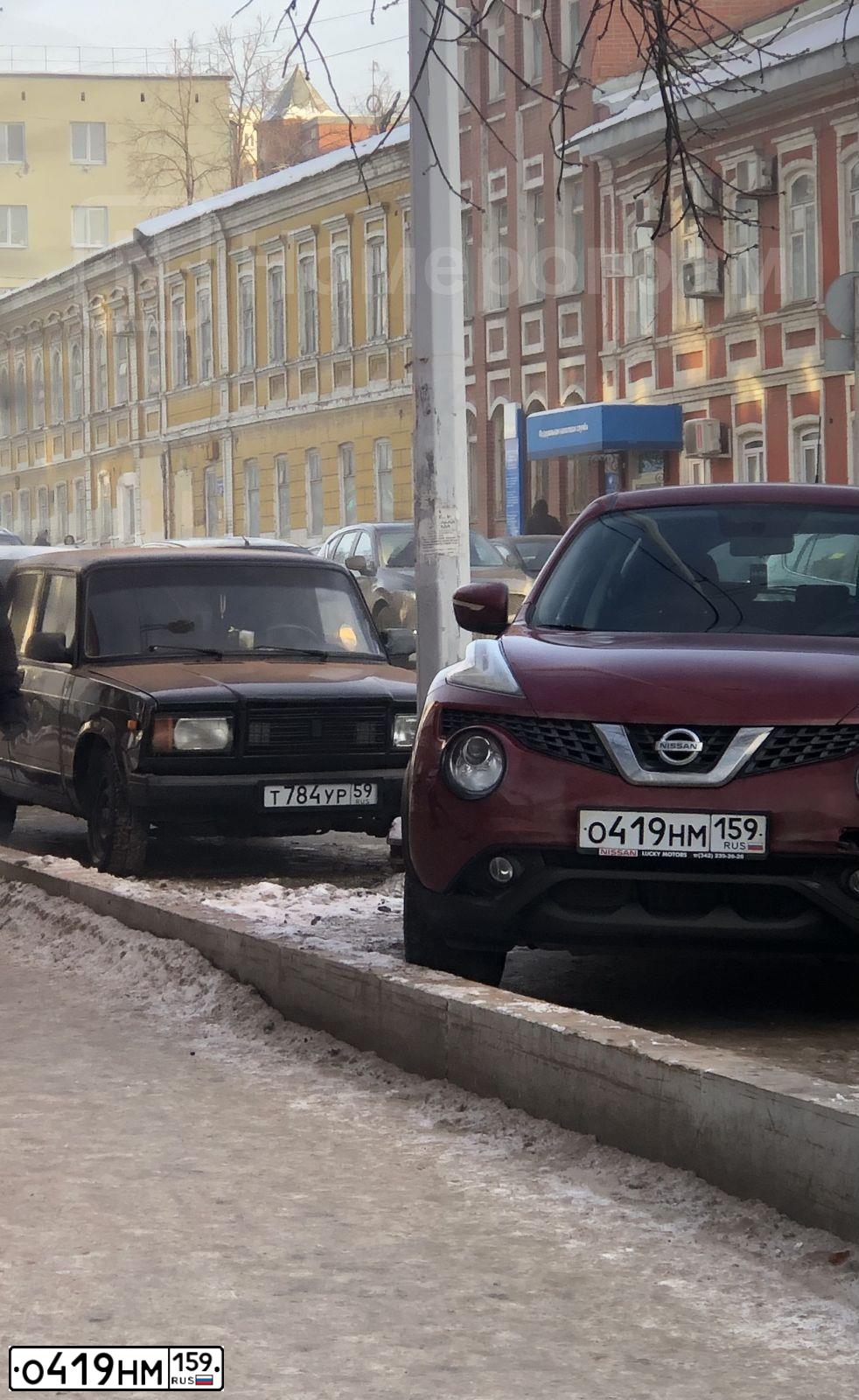 Фото автомобиля NISSAN JUKE, 2015 — госномер О419НМ159. Цвет: Красный
