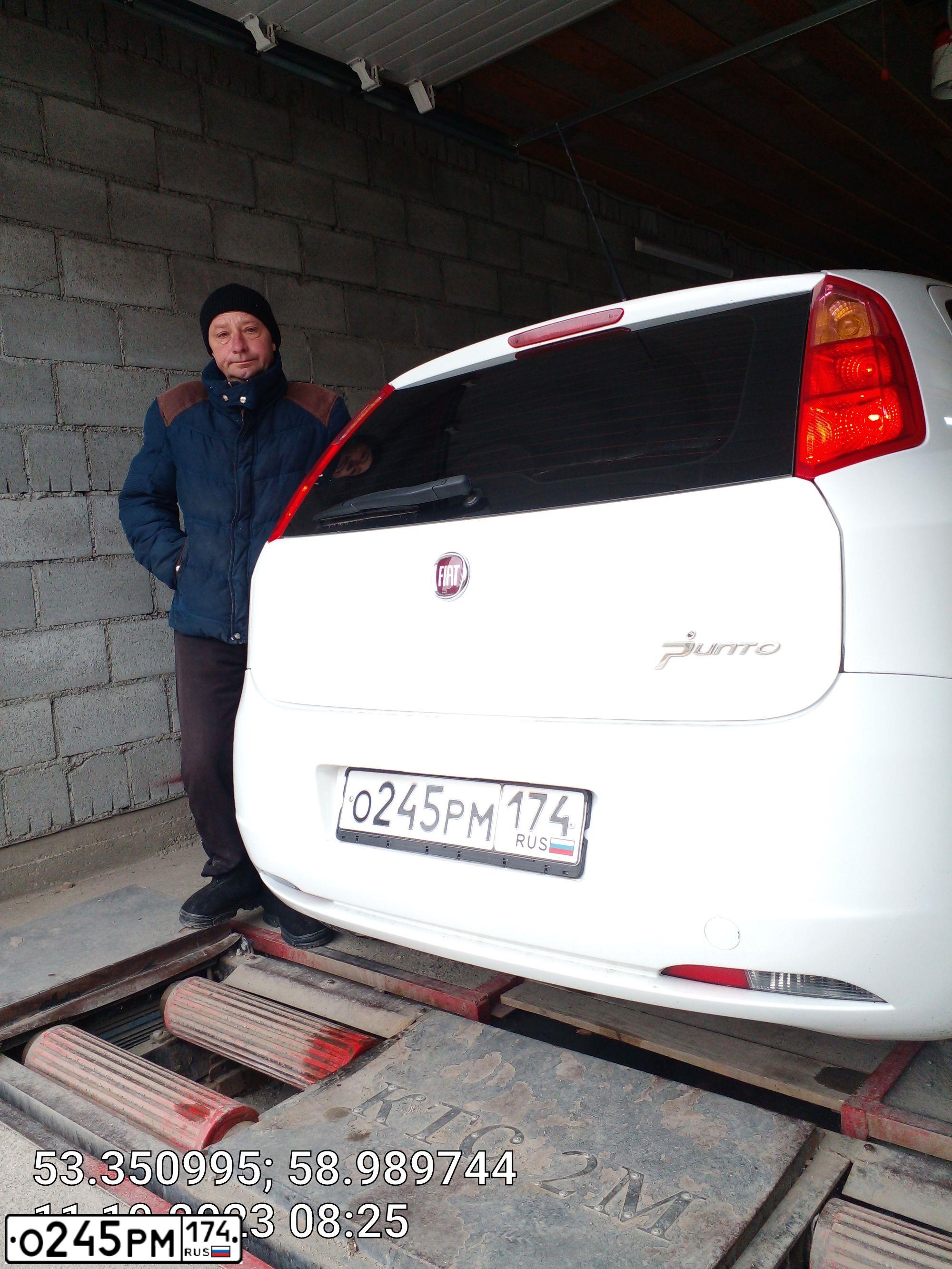 Фото автомобиля FIAT PUNTO, 2008 — госномер У352ВО774. Цвет: Белый