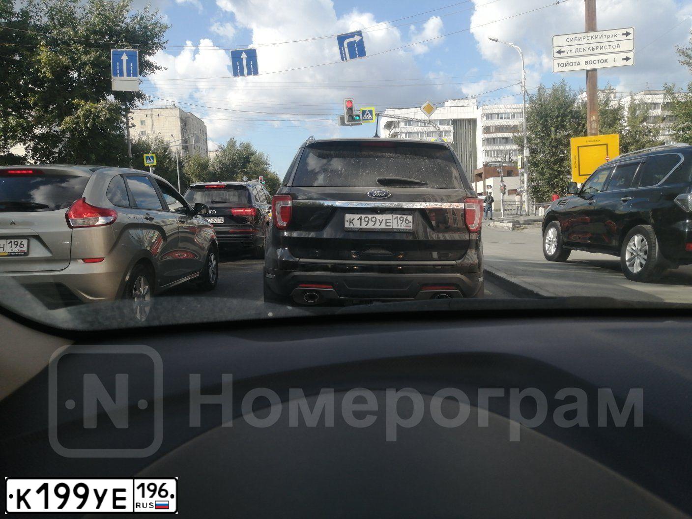 Фото автомобиля FORD EXPLORER, 2019 — госномер Р122ТЕ196. Цвет: ЧЕРНЫЙ