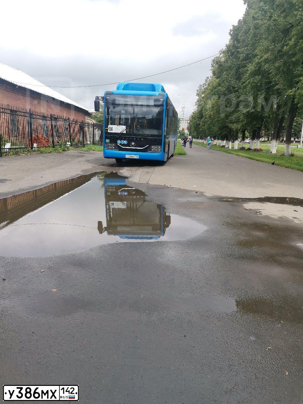 Фото автомобиля YUTONG ZK6116HG, 2023 — госномер У404ОВ142. Цвет: синий
