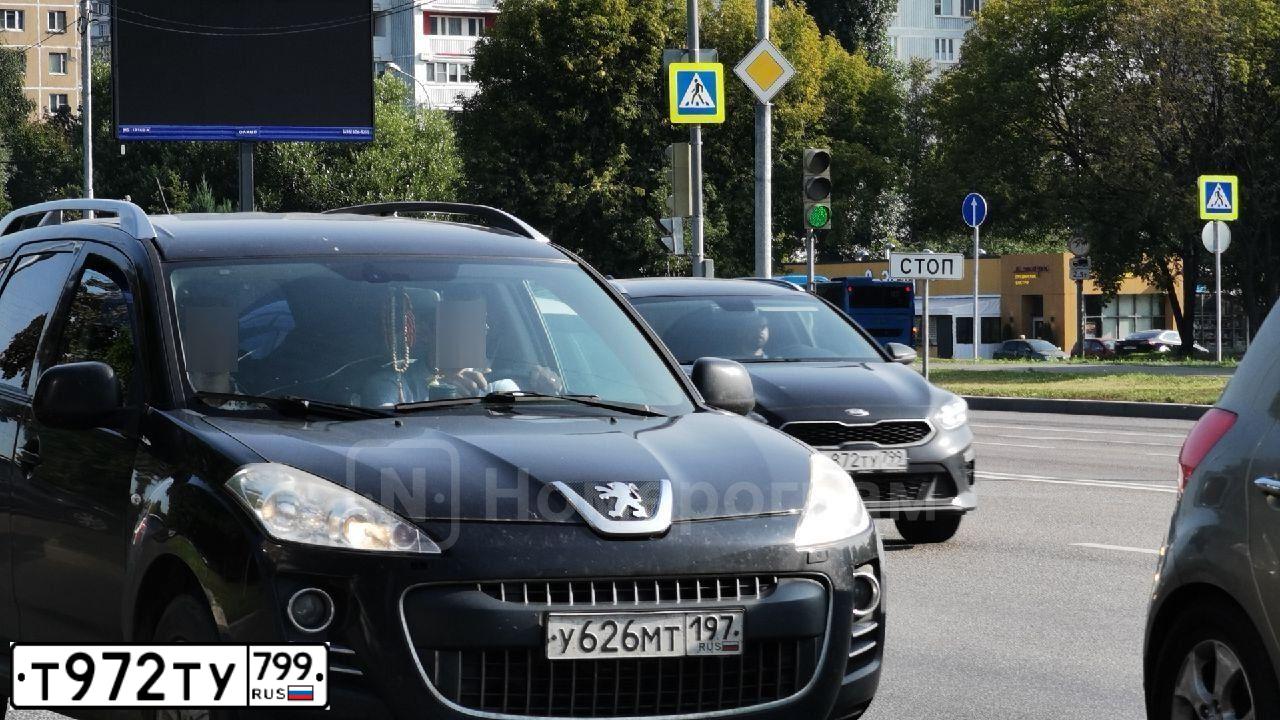Фото автомобиля MERCEDES A-KLASSE, 2020 — госномер Т972ТУ799. Цвет: Белый