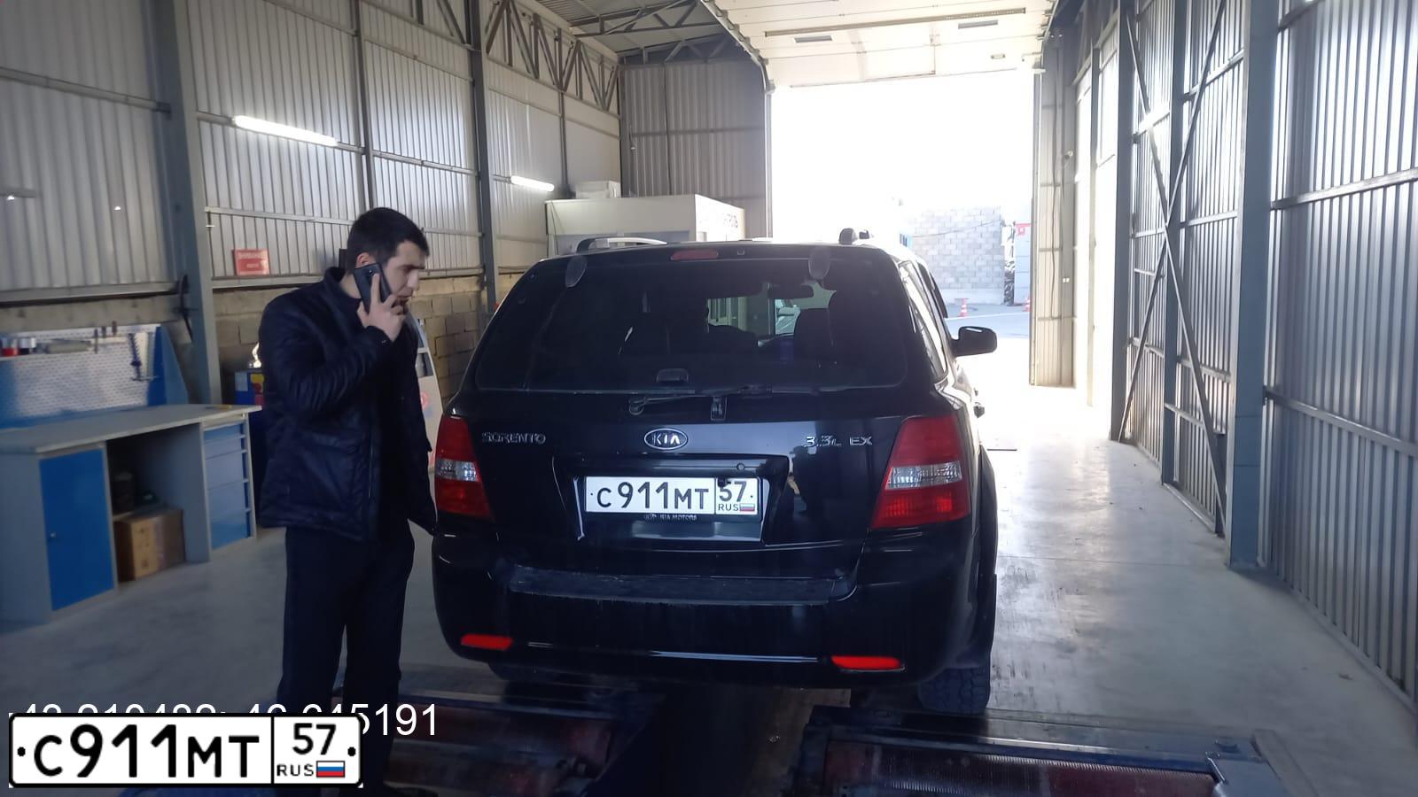 Фото автомобиля KIA SORENTO, 2007 — госномер Р025АР05. Цвет: ЧЕРНЫЙ ГРАФИТ