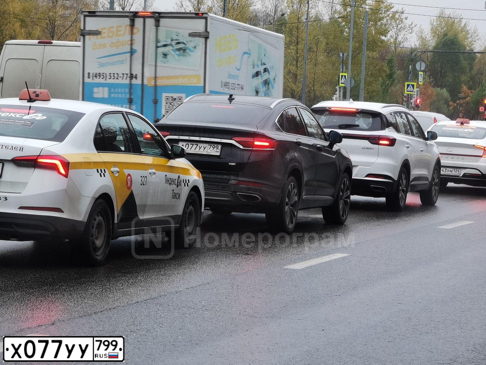 Фото автомобиля TOYOTA CAMRY, 2018 — госномер Х077УУ799. Цвет: ЧЕРНЫЙ МЕТАЛЛИК