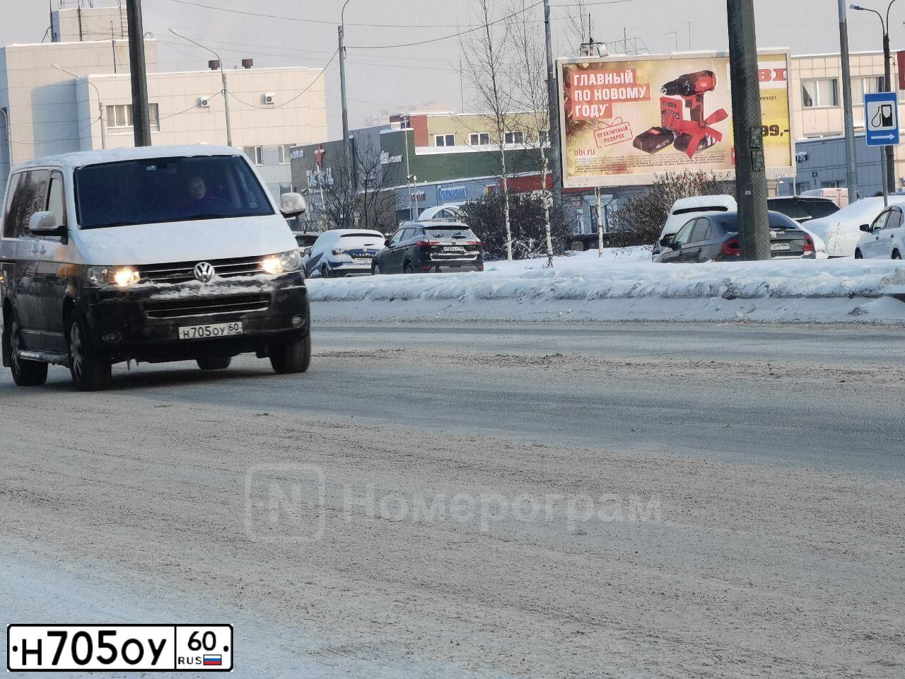 Фото автомобиля VOLKSWAGEN TRANSPORTER, 2011 — госномер О538ОМ98. Цвет: ЧЕРНЫЙ