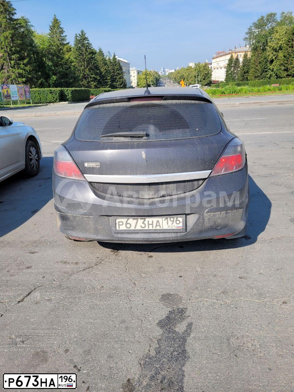 Фото автомобиля OPEL ASTRA, 2007 — госномер Р673НА196. Цвет: ЧЕРНЫЙ