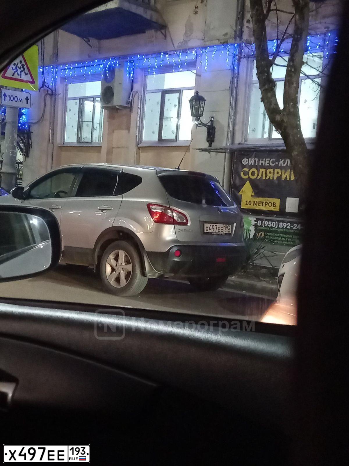 Фото автомобиля NISSAN QASHQAI, 2012 — госномер Х497ЕЕ193. Цвет: Серебристый