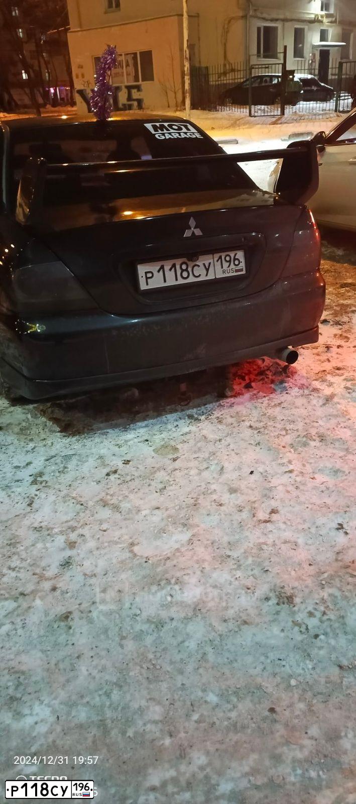 Фото автомобиля MITSUBISHI LANCER, 2006 — госномер Р118СУ196. Цвет: ЧЕРНЫЙ