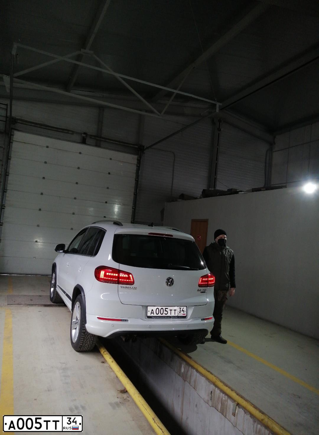 Фото автомобиля VOLKSWAGEN TIGUAN, 2016 — госномер О563ЕО134