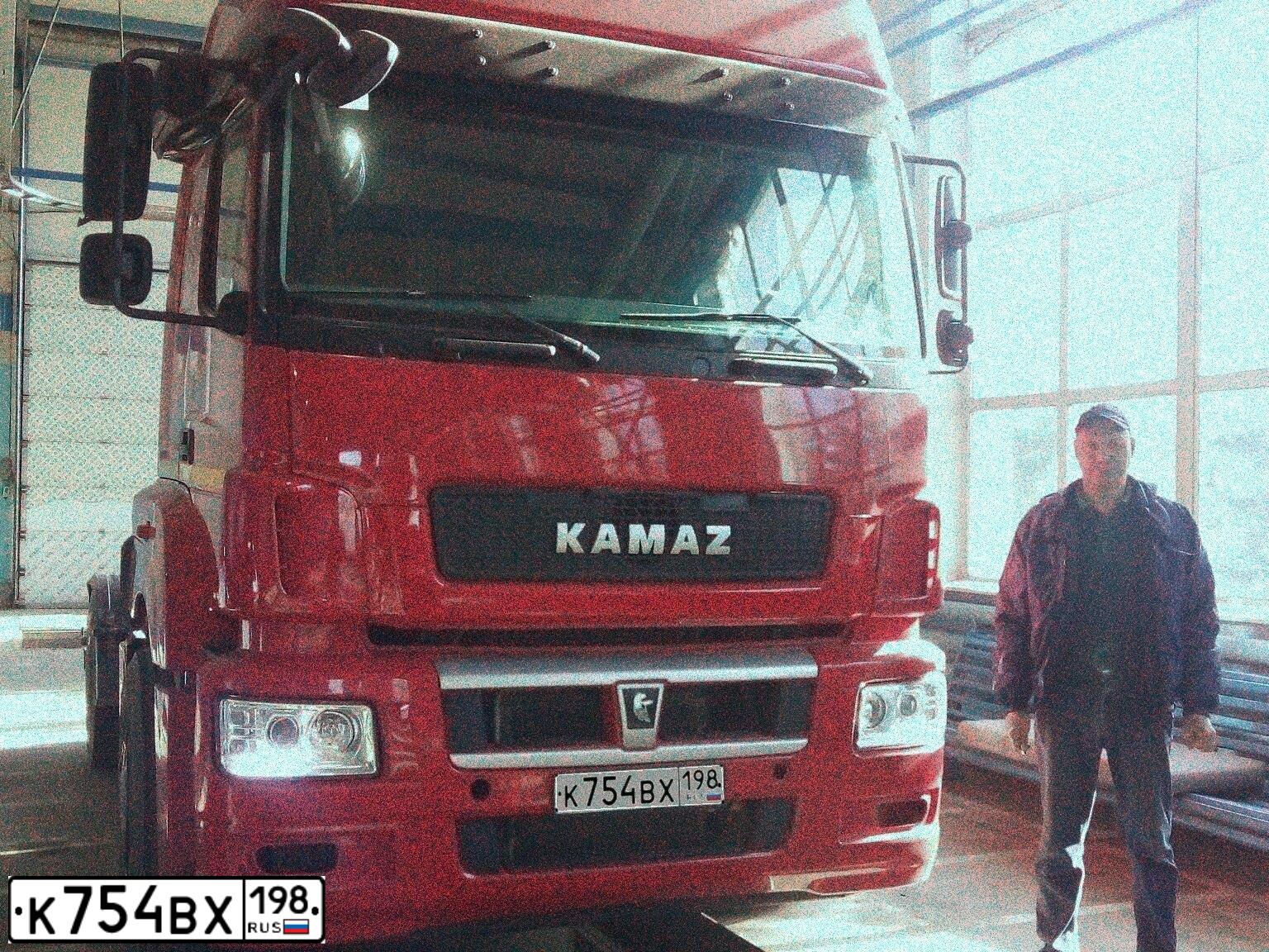 Фото автомобиля KAMAZ 5490 /4X2/, 2016 — госномер К754ВХ198. Цвет: Красный RAL 3001
