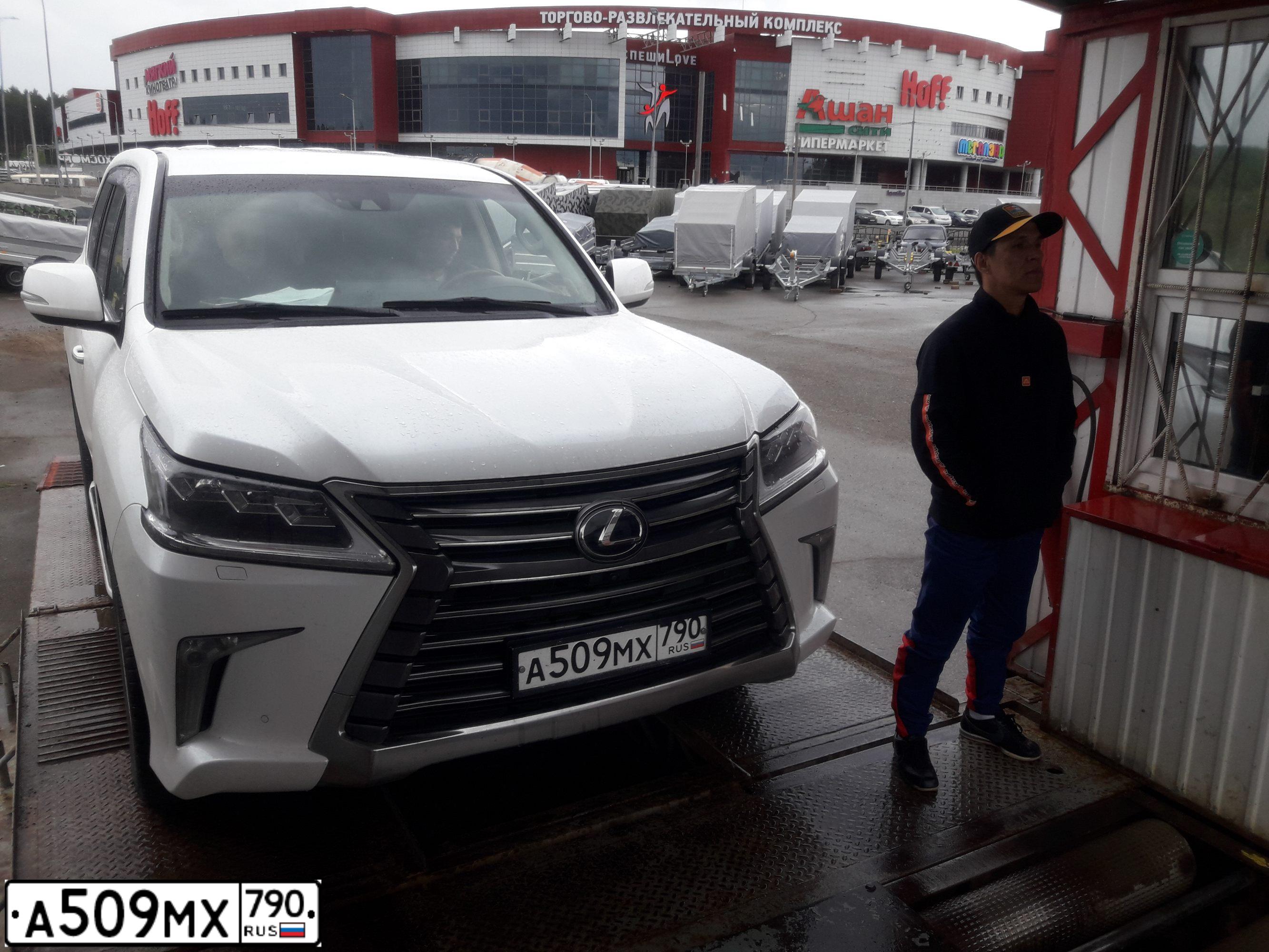 Фото автомобиля LEXUS LX, 2018 — госномер А509МХ790. Цвет: Белый