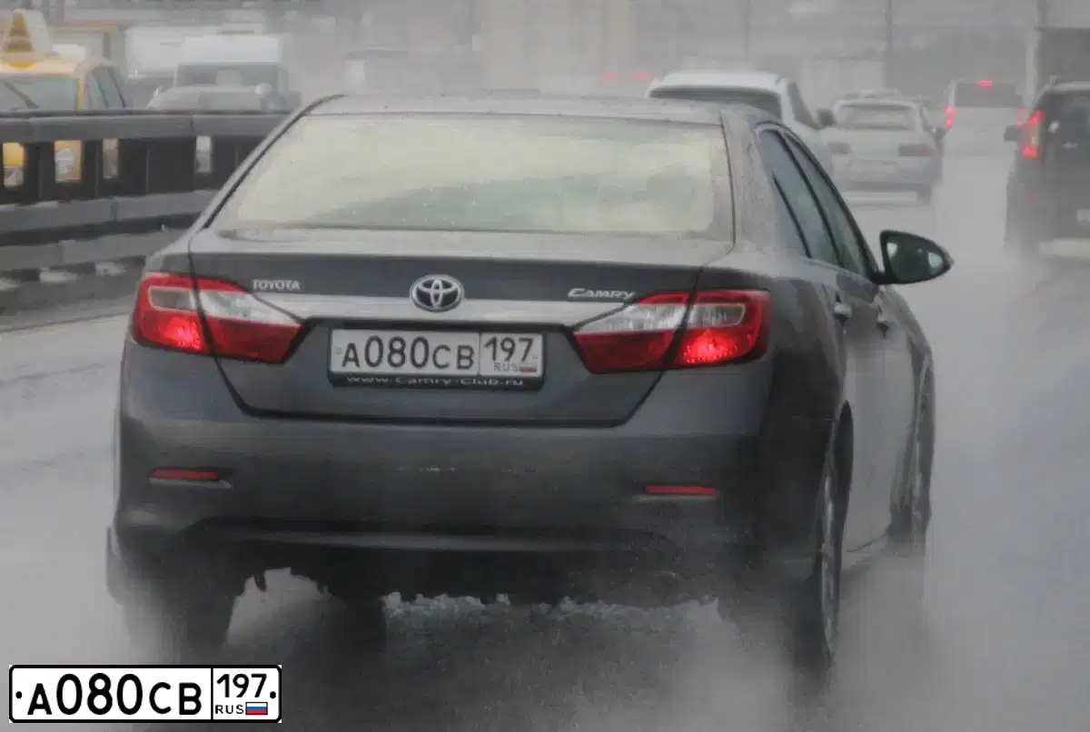 Фото автомобиля TOYOTA CAMRY, 2012 — госномер С798ЕС138. Цвет: СЕРЫЙ МЕТАЛЛИК