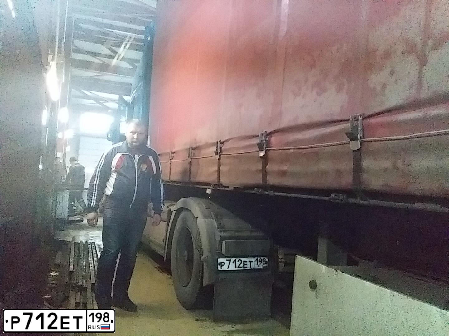 Фото автомобиля SCANIA SERIE R /4X2/, 2003 — госномер Р712ЕТ198. Цвет: синий