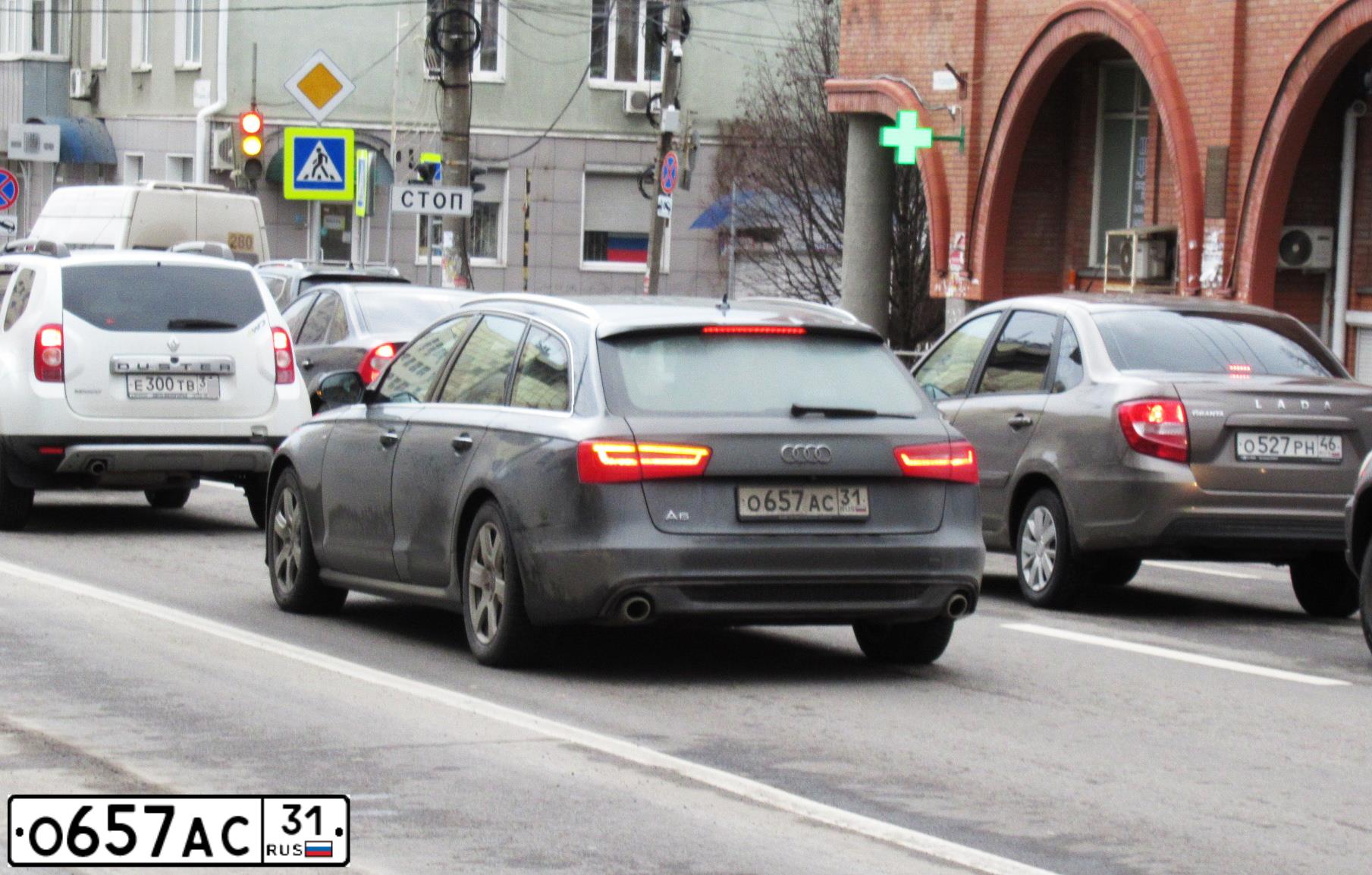 Фото автомобиля AUDI A6, 2011 — госномер О657АС31. Цвет: СЕРЫЙ