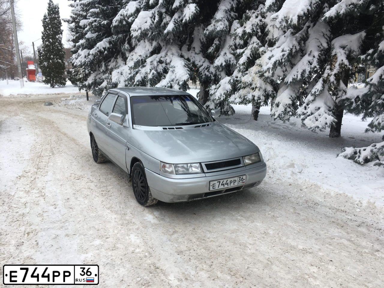 Фото автомобиля LADA 2110 LADA, 2001 — госномер Е744РР36. Цвет: СВЕТЛО-СЕРЕБРИСТЫЙ