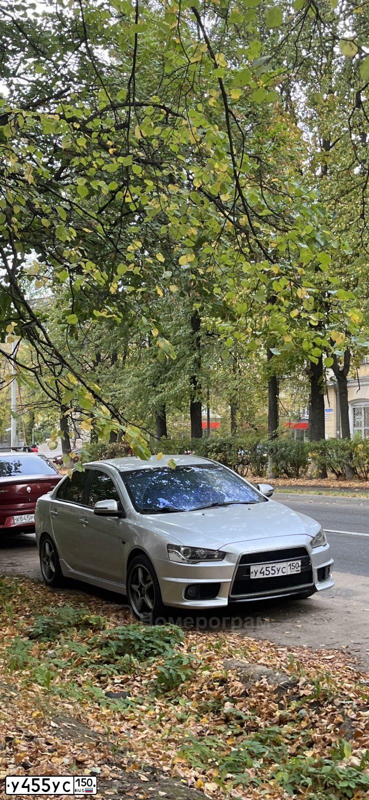 Фото автомобиля MITSUBISHI LANCER, 2008 — госномер У455УС150. Цвет: серебристый