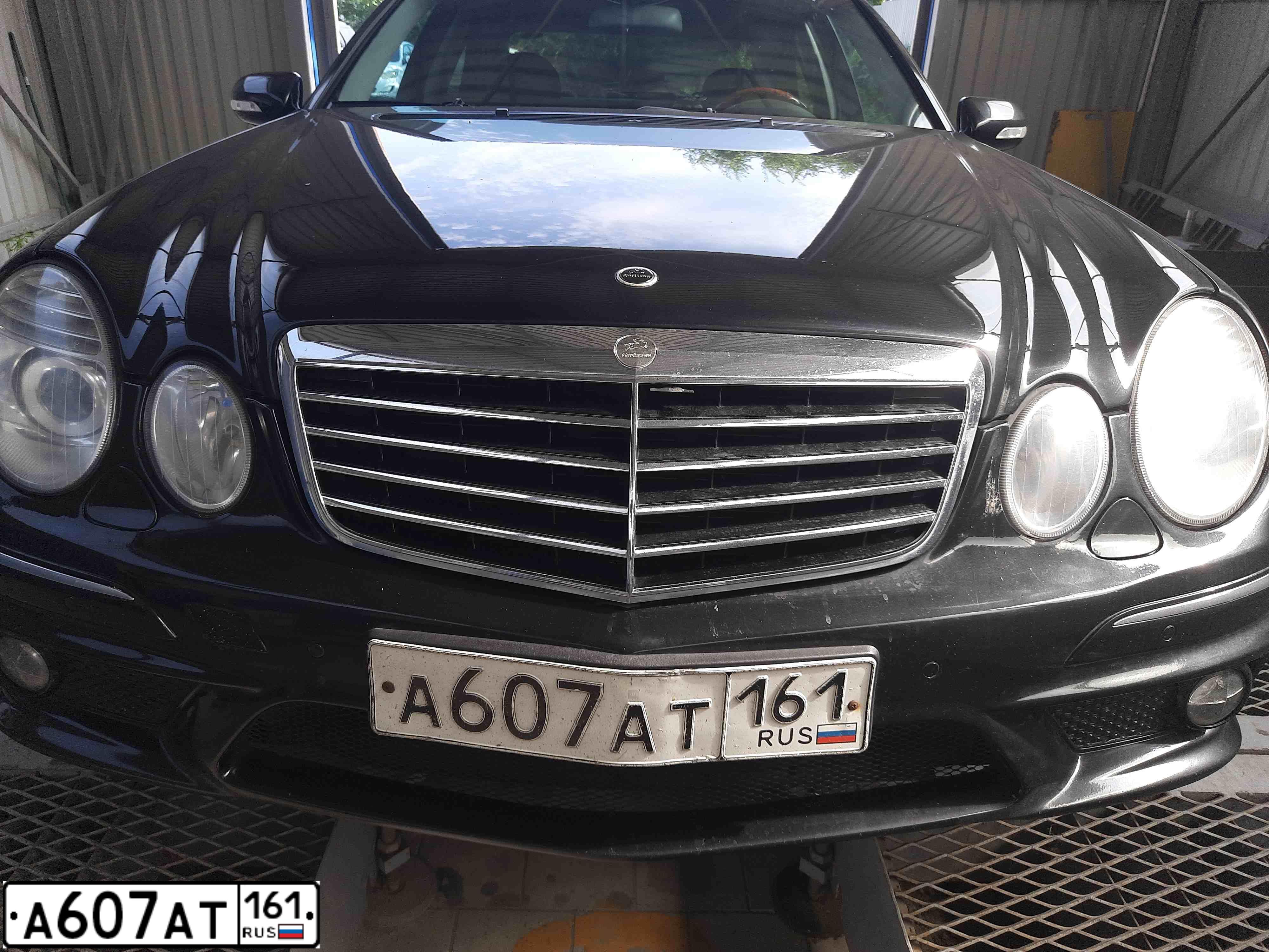 Фото автомобиля MERCEDES-BENZ E-CLASS, 2005 — госномер Е060УС797. Цвет: ЧЕРНЫЙ