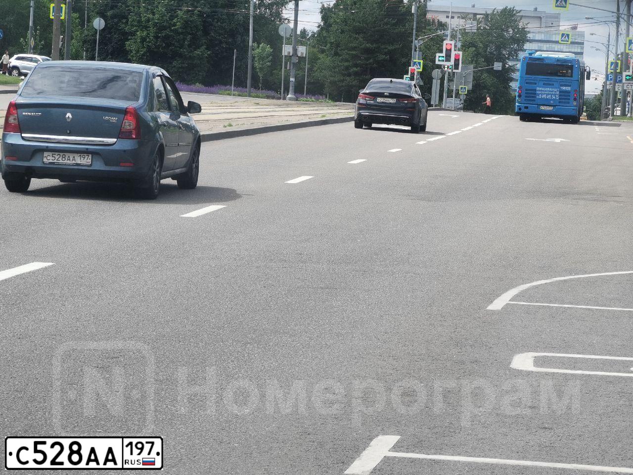 Фото автомобиля RENAULT LOGAN, 2010 — госномер С528АА197. Цвет: СИНИЙ