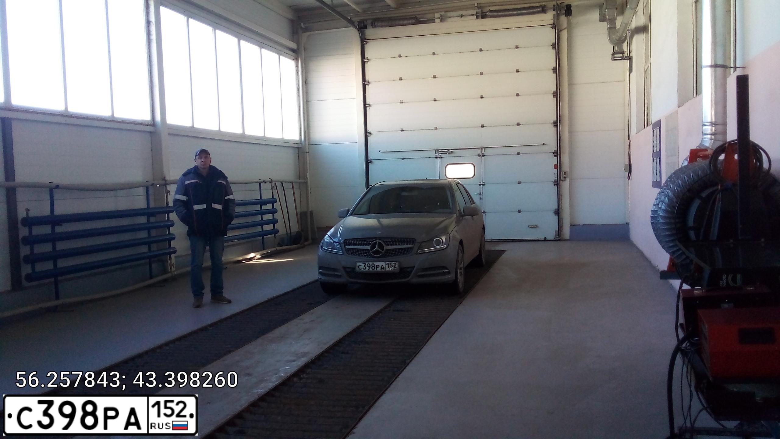 Фото автомобиля MERCEDES C-KLASSE, 2013 — госномер С398РА152. Цвет: СЕРЫЙ