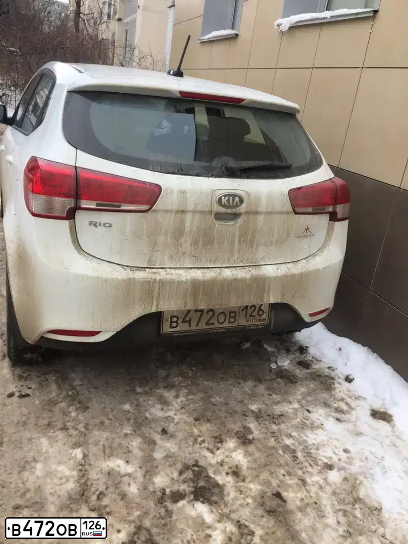Фото автомобиля KIA RIO, 2017 — госномер В472ОВ126. Цвет: БЕЛЫЙ