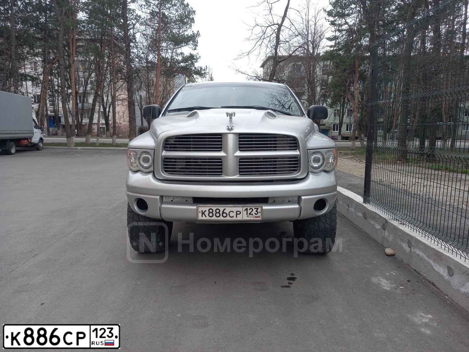 Фото автомобиля DODGE RAM, 2002 — госномер К589ВА550. Цвет: серебристый