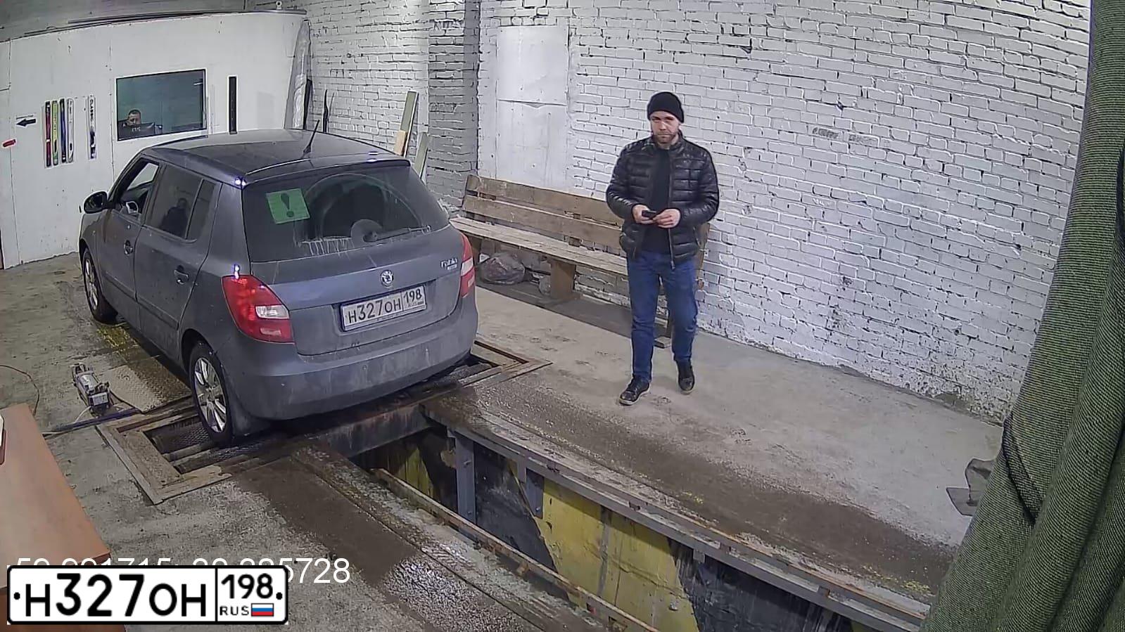 Фото автомобиля SKODA FABIA, 2010 — госномер У778АТ198. Цвет: ТЕМНО-СЕРЫЙ