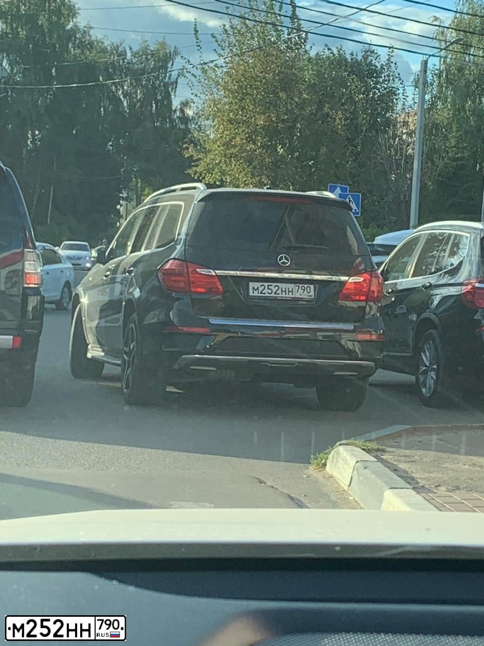 Фото автомобиля MERCEDES GL-KLASSE, 2013 — госномер М252НН790. Цвет: ЧЕРНЫЙ