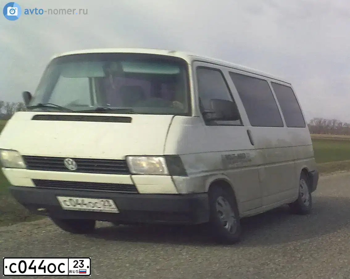 Фото автомобиля VOLKSWAGEN TRANSPORTER, 1991 — госномер С044ОС23. Цвет: БЕЛЫЙ