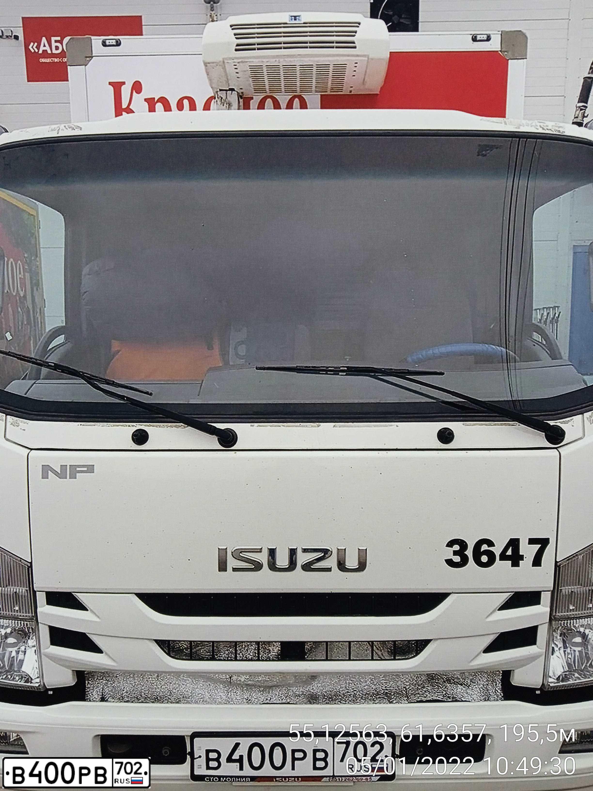 Фото автомобиля ISUZU NPR, 2018 — госномер В400РВ702. Цвет: БЕЛЫЙ